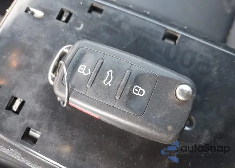 2013 Volkswagen Beetle 2.5L z USA, uszkodzony, nr VIN 3VWJX7AT1DM681576